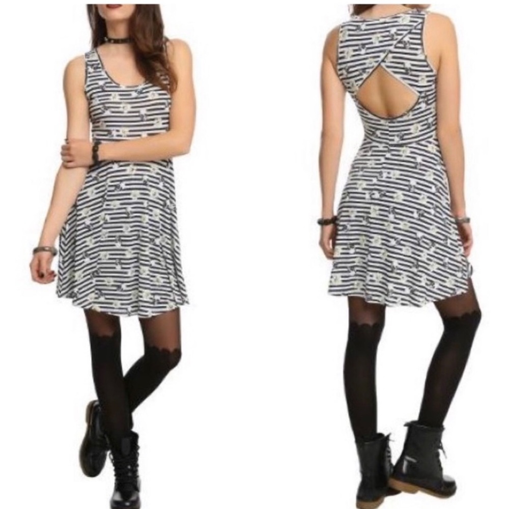 Hot Topic Skull And Daisy Dress Cutout Back Sleeveless Black & White Stripes EUC
